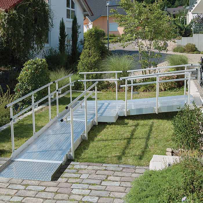 Barrierefreie Rampe am Hauseingang